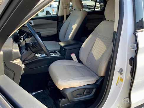 Used 2020 Ford Explorer XLT RWD image 7