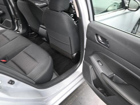 Used 2024 Nissan Altima 2.5 SV FWD image 19
