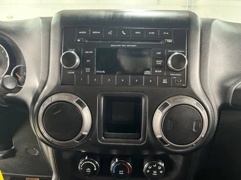 Used 2016 Jeep Wrangler Sport w/ Connectivity Group AWD/4WD image 46