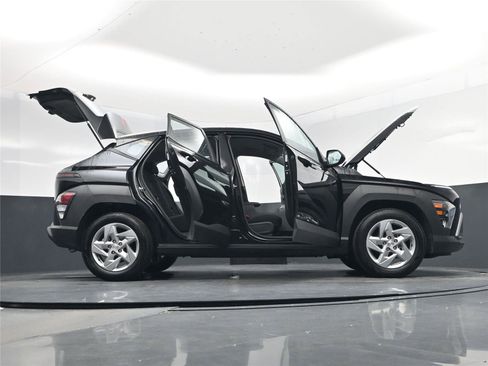 Certified 2026 Hyundai Kona SE image 33