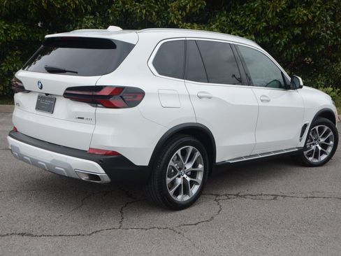 Used 2026 BMW X5 xDrive40i AWD/4WD image 3