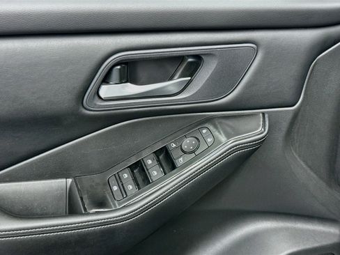 Used 2025 Nissan Rogue SV FWD image 15