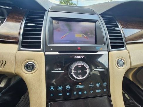 Used 2013 Ford Taurus Limited FWD image 15