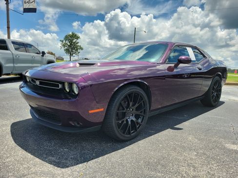 Used 2020 Dodge Challenger SXT RWD image 17