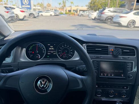 Used 2016 Volkswagen e-Golf SE image 18