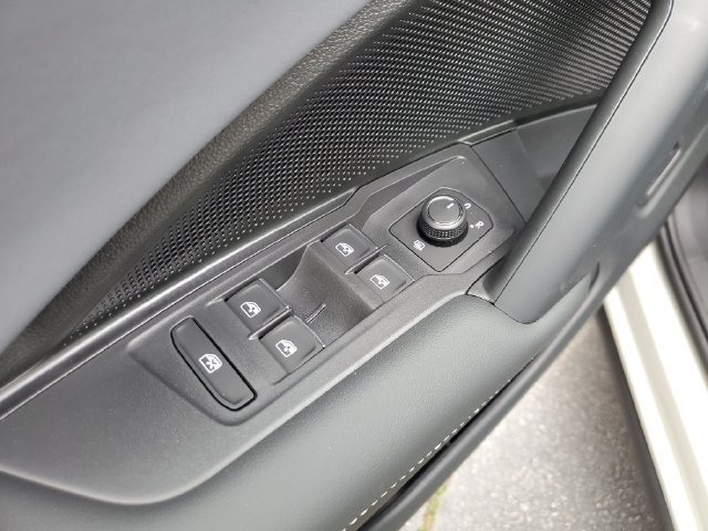New 2026 Volkswagen Tiguan SE R-Line FWD image 30