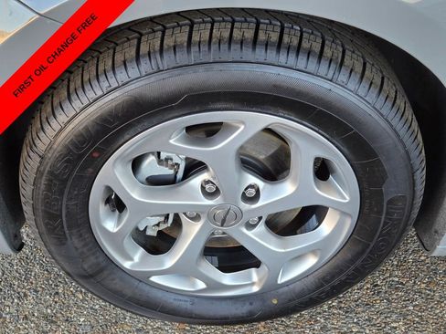 Used 2023 Chrysler Pacifica Limited FWD image 8