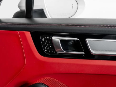 Used 2023 Porsche Cayenne Platinum Edition image 57