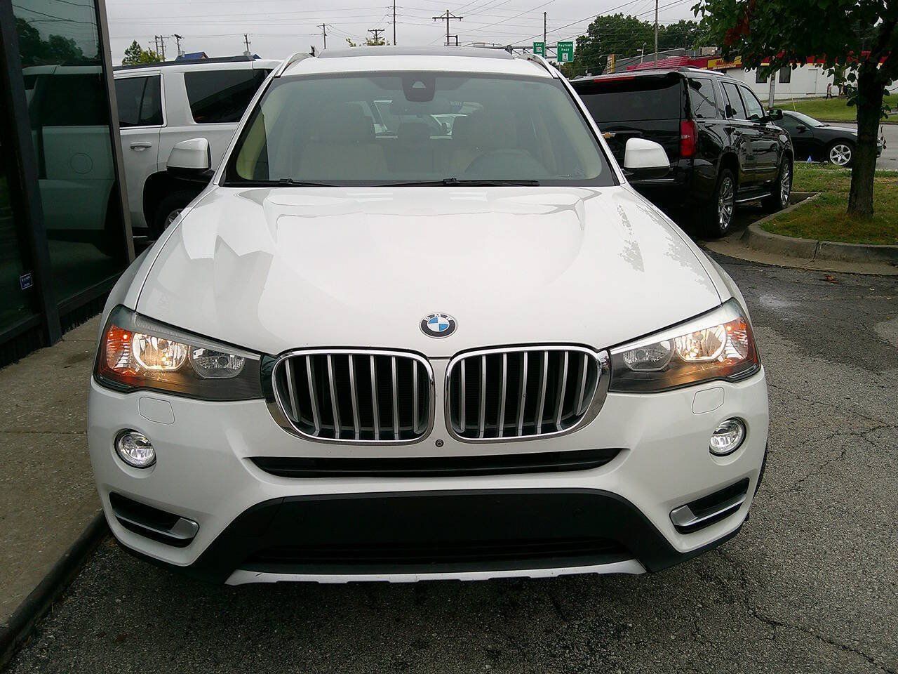 Used 2017 BMW X3 xDrive28i AWD/4WD image 3