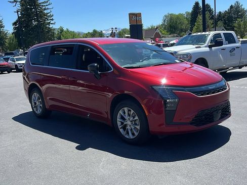 New 2027 Chrysler Pacifica Select AWD/4WD image 3