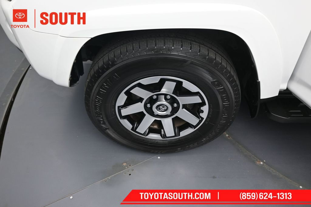 Used 2022 Toyota 4Runner TRD Off-Road Premium w/ Moonroof Package AWD/4WD image 33