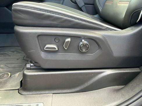 Used 2026 GMC Yukon AT4 Ultimate w/ LPO, Floor Liner Package AWD/4WD image 20