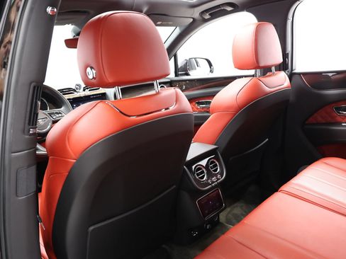 Used 2022 Bentley Bentayga AWD/4WD image 65