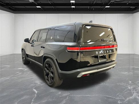 Used 2023 Rivian R1S Launch Edition image 3