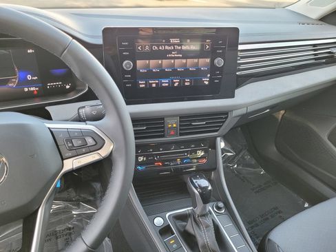 New 2026 Volkswagen Jetta SE FWD image 18
