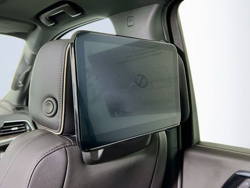 New 2025 Chevrolet Suburban Premier image 27