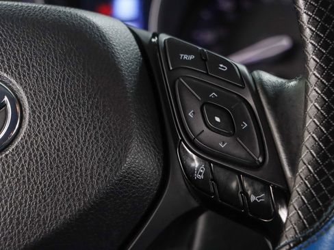 Used 2021 Toyota C-HR XLE image 14