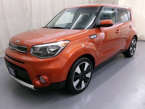 Used 2018 Kia Soul + FWD image 2