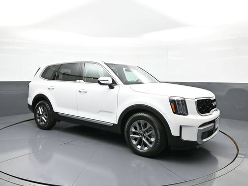 Used 2024 Kia Telluride LX AWD/4WD image 4