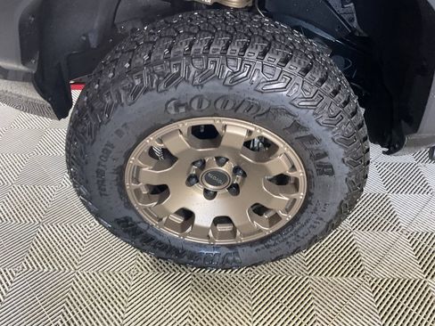 Used 2025 Toyota Tacoma Trailhunter image 5