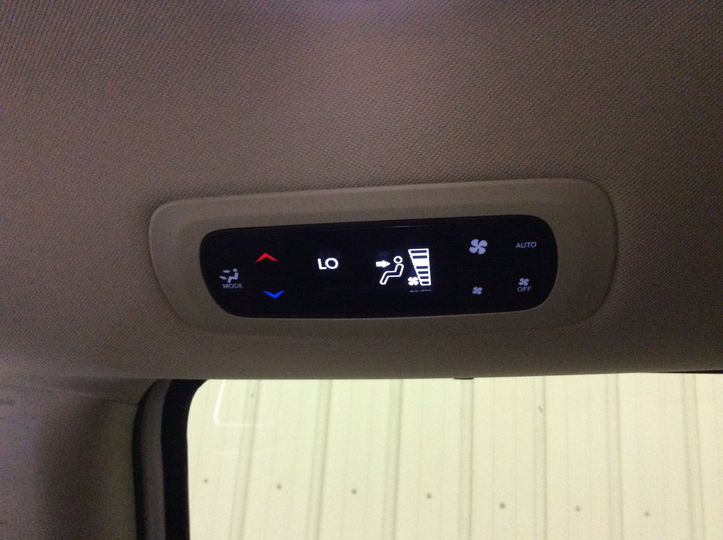 Used 2024 Chrysler Pacifica Touring-L AWD/4WD image 35