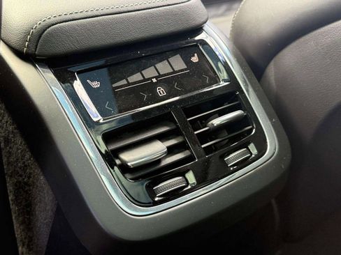 Used 2022 Volvo XC60 B6 R-Design w/ Advanced Package image 18