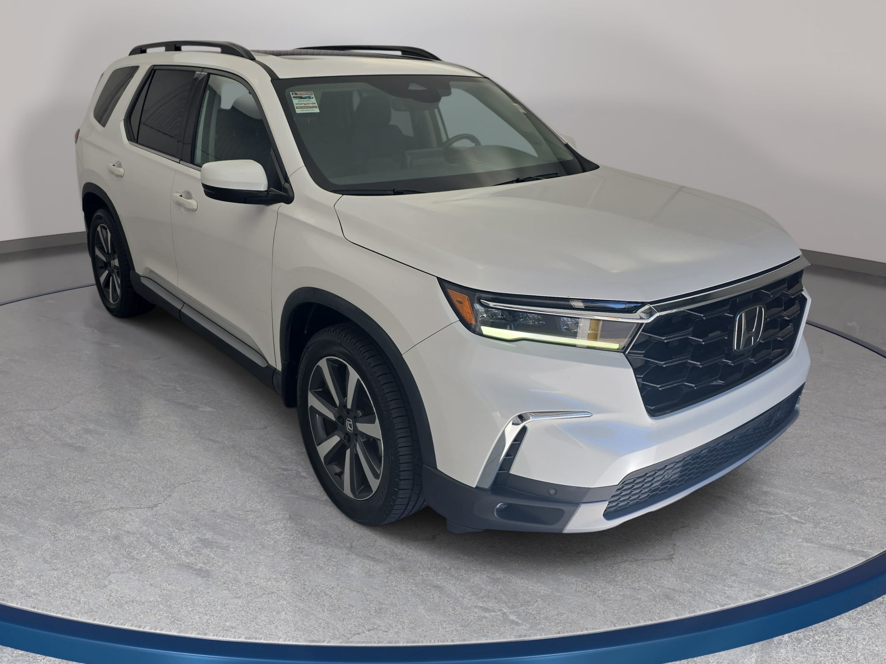 Certified 2024 Honda Pilot Touring image 3