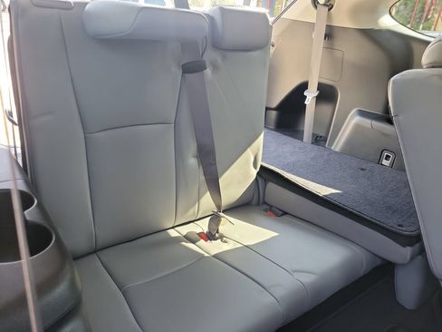 Certified 2021 Toyota Highlander XLE FWD image 32