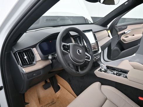 New 2026 Volvo XC90 B6 Ultra w/ Lounge Package image 14