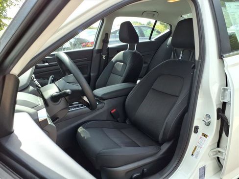 New 2025 Nissan Altima 2.5 SV image 5