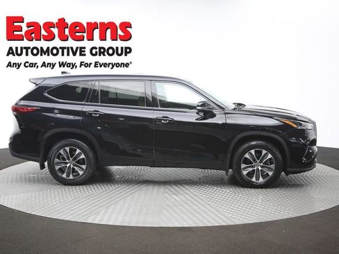 Used 2021 Toyota Highlander XLE AWD/4WD image 47