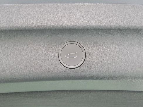 Used 2023 Tesla Model Y Long Range AWD/4WD image 10