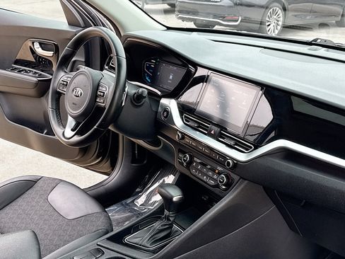 Used 2020 Kia Niro Touring image 5
