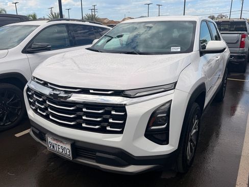 Used 2025 Chevrolet Equinox LT FWD image 3