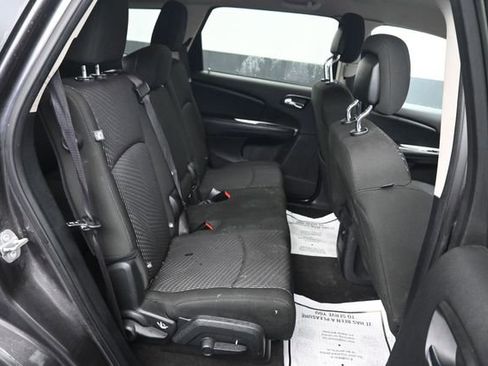 Used 2019 Dodge Journey SE FWD image 7