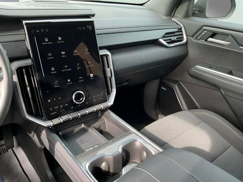 Used 2025 GMC Acadia Elevation image 39