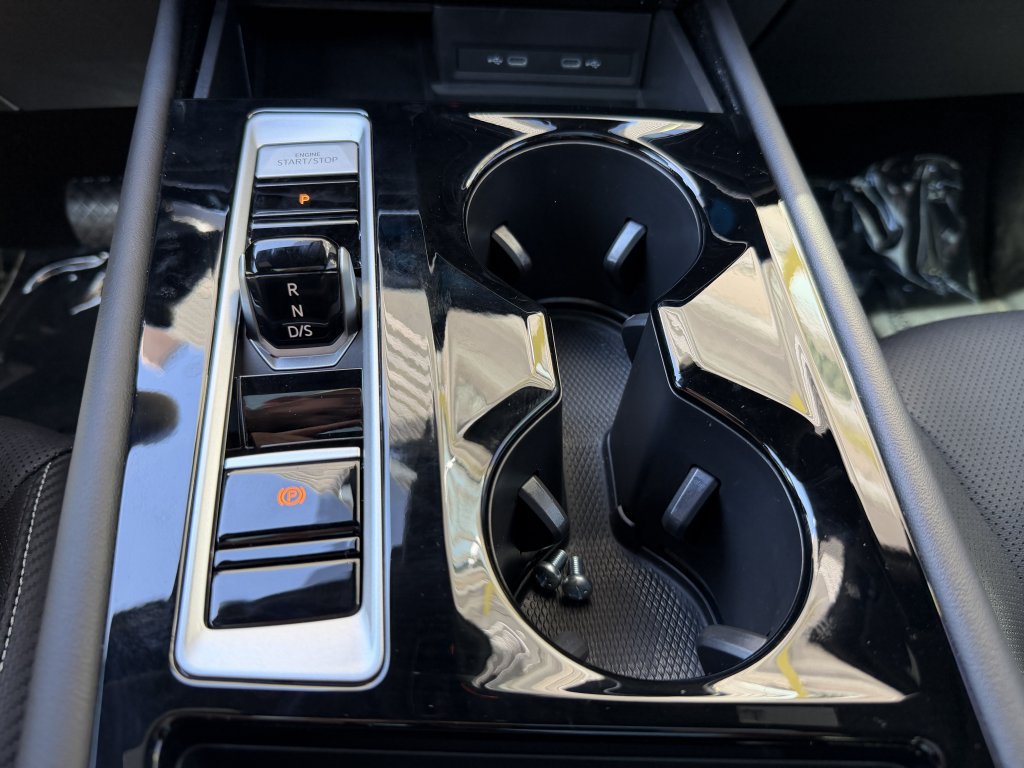 Used 2024 Volkswagen Atlas Cross Sport SE w/ Panoramic Sunroof Package FWD image 24