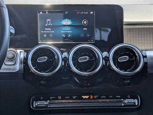 Used 2020 Mercedes-Benz GLB 250 image 13