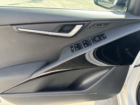 Used 2025 Kia Niro Wave image 13