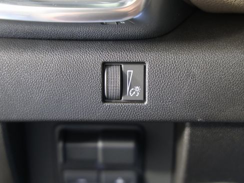 Used 2025 GMC Canyon Denali image 26