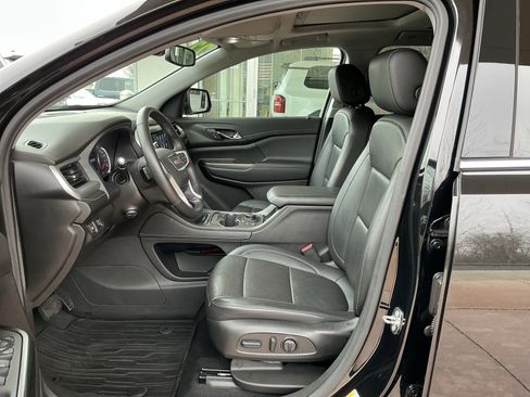 Used 2022 GMC Acadia SLT w/ Preferred Package image 7