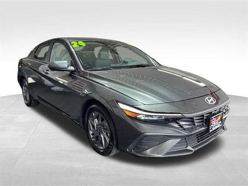 Used 2024 Hyundai Elantra Blue FWD image 3