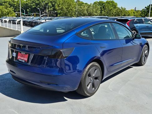 Used 2021 Tesla Model 3 Standard Range Plus RWD image 3