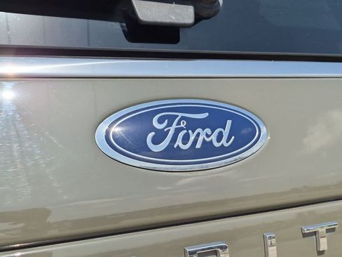 Certified 2024 Ford Expedition XLT RWD image 30