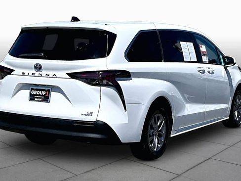 Used 2024 Toyota Sienna LE FWD image 12