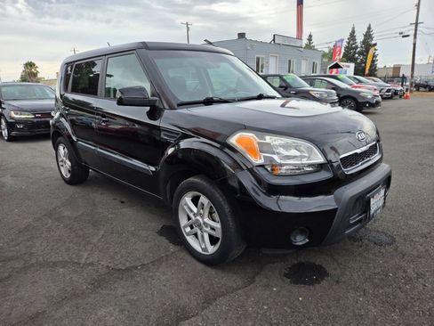 Used 2011 Kia Soul + FWD image 5