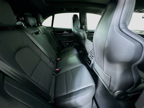 Certified 2025 Porsche Macan Electric RWD image 28