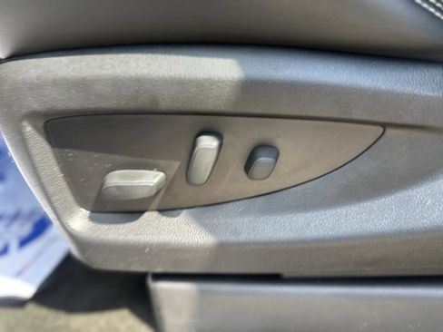Used 2018 GMC Yukon Denali image 32