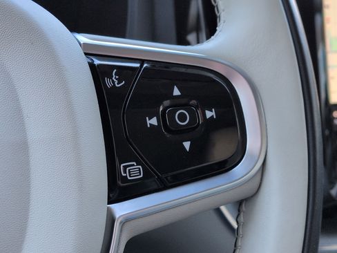 Certified 2023 Volvo XC60 T8 Plus image 19