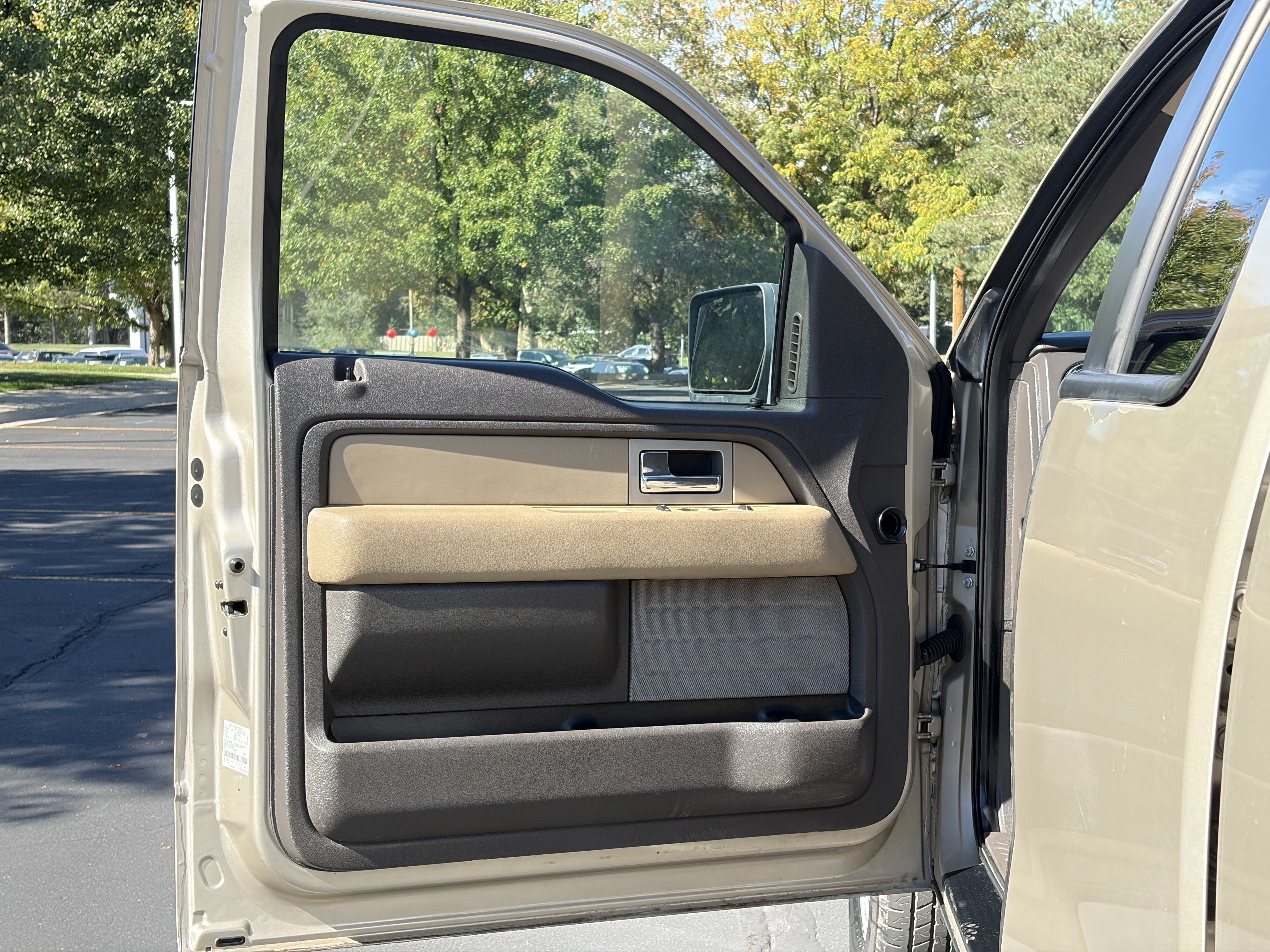 Used 2010 Ford F150 XLT AWD/4WD image 14